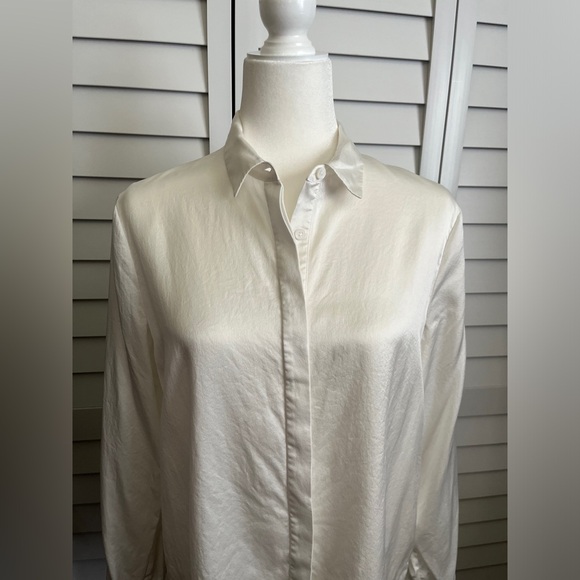 LILY SILK Basic Concealed Placket women Silk
Shirt - Picture 4 of 8